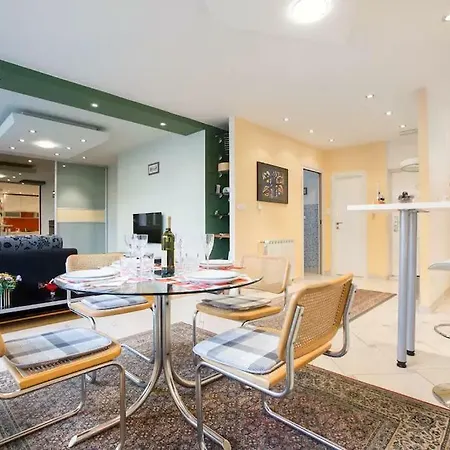 M49 Apartment