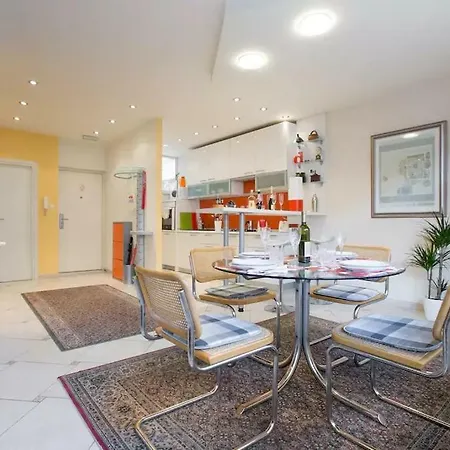 M49 Apartment